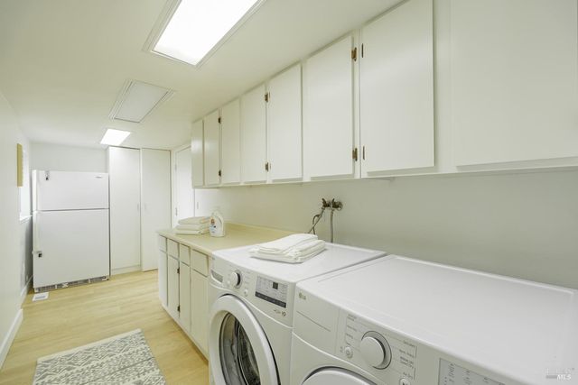 45 Del Oro Lagoon Dr, Novato, CA 94949