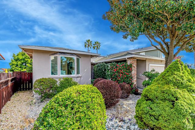 45 Del Oro Lagoon Dr, Novato, CA 94949