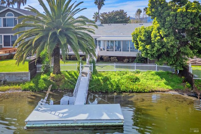 45 Del Oro Lagoon Dr, Novato, CA 94949