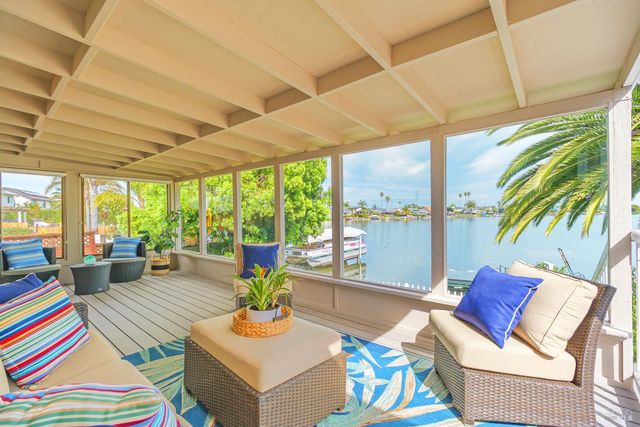 45 Del Oro Lagoon Dr, Novato, CA 94949