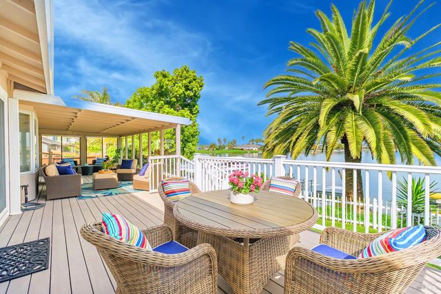 45 Del Oro Lagoon Dr, Novato, CA 94949