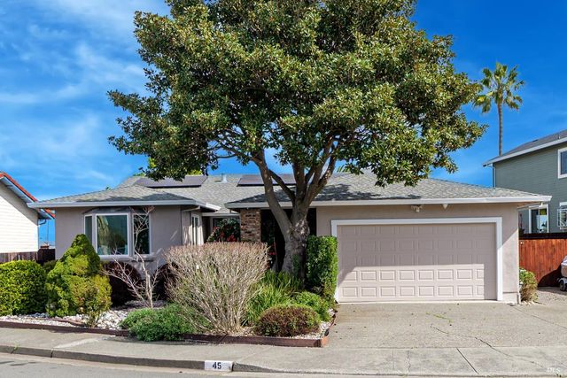 45 Del Oro Lagoon Dr, Novato, CA 94949