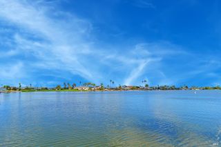 45 Del Oro Lagoon Dr, Novato, CA 94949