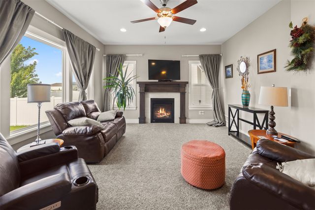 905 Spruce Street, Waukee, IA 50263