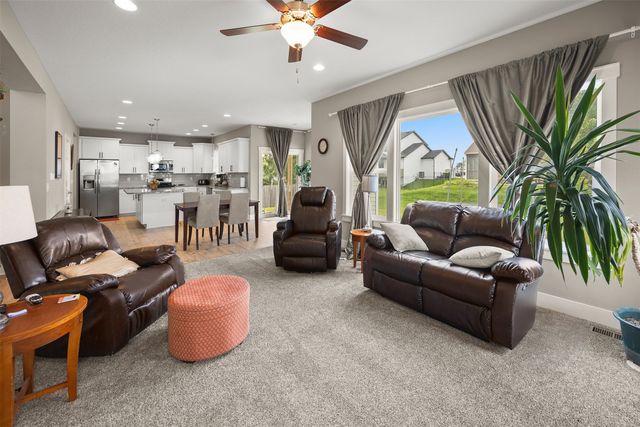 905 Spruce Street, Waukee, IA 50263