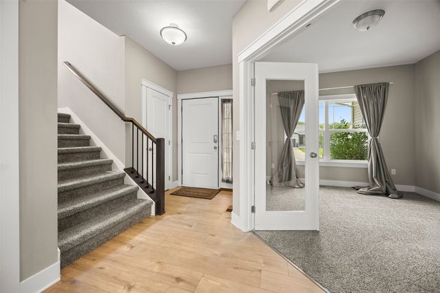 905 Spruce Street, Waukee, IA 50263