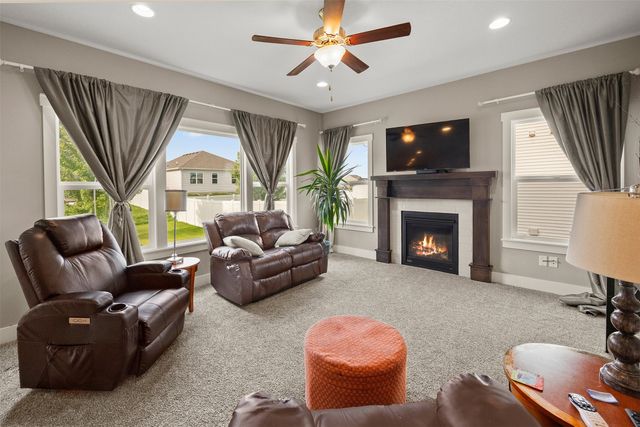 905 Spruce Street, Waukee, IA 50263