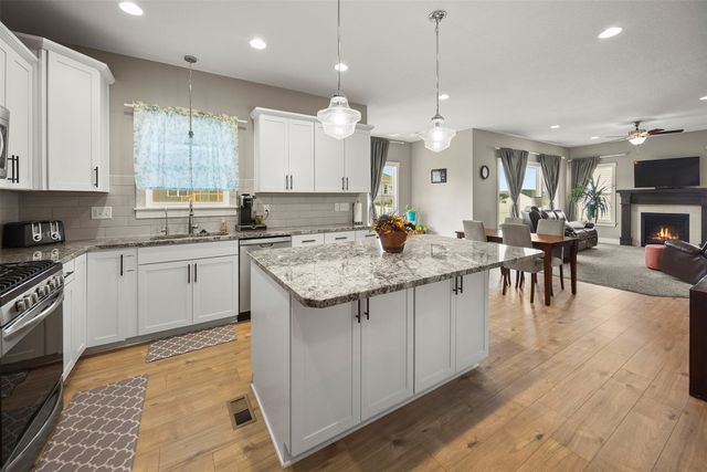 905 Spruce Street, Waukee, IA 50263