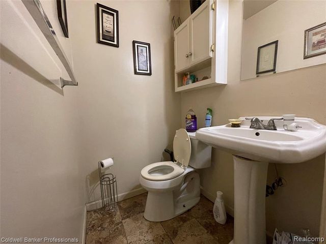 5021 Forest Side Drive, Flint, MI 48532