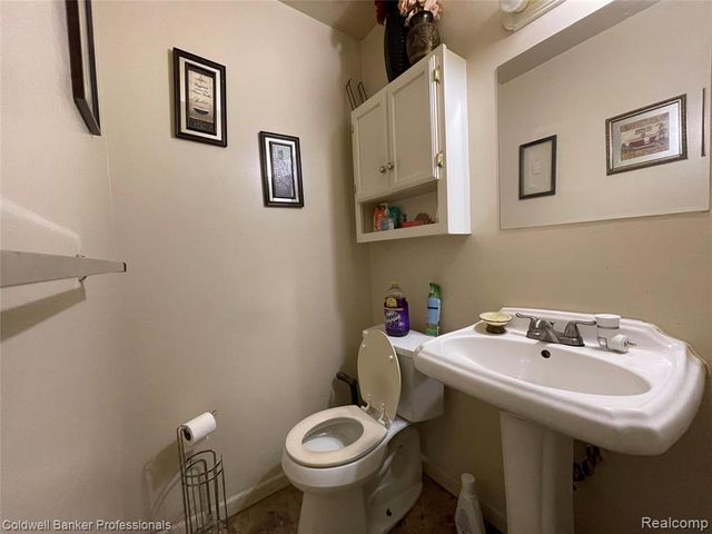 5021 Forest Side Drive, Flint, MI 48532