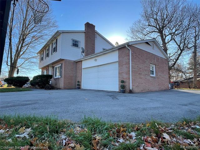 5021 Forest Side Drive, Flint, MI 48532