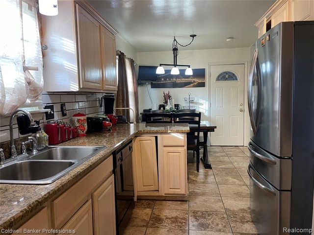 5021 Forest Side Drive, Flint, MI 48532