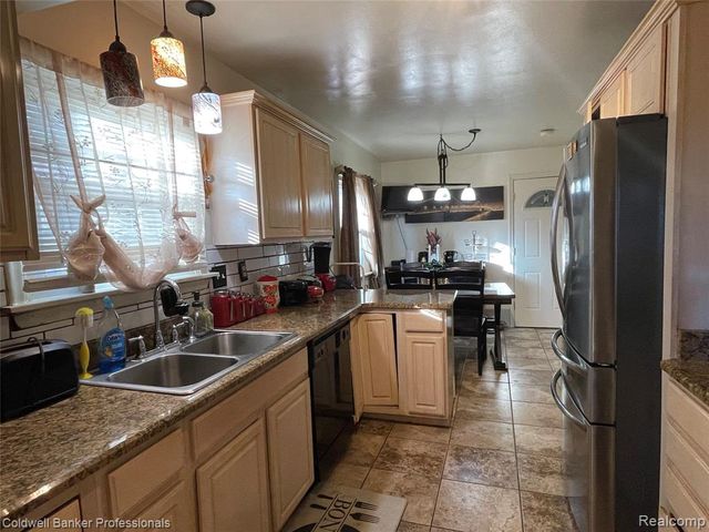 5021 Forest Side Drive, Flint, MI 48532