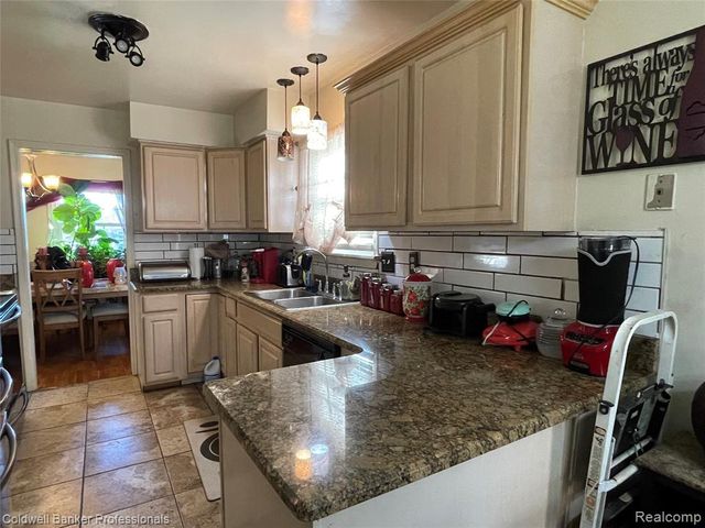 5021 Forest Side Drive, Flint, MI 48532