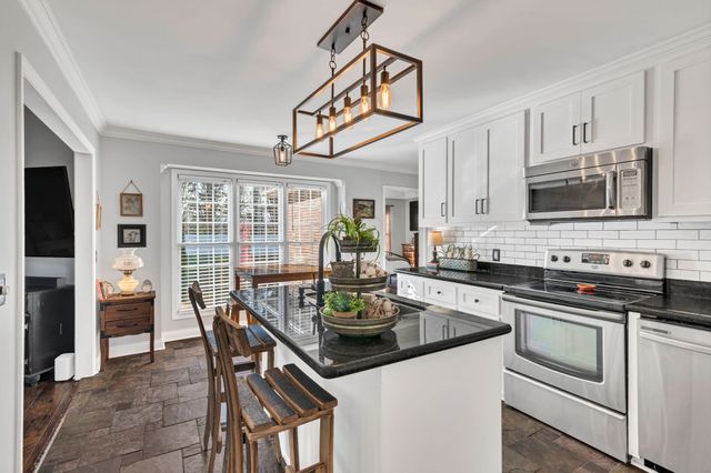 17 Favre Cir, Winchester, TN 37398