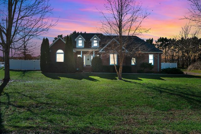 17 Favre Cir, Winchester, TN 37398