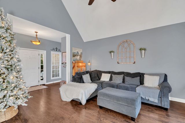 17 Favre Cir, Winchester, TN 37398