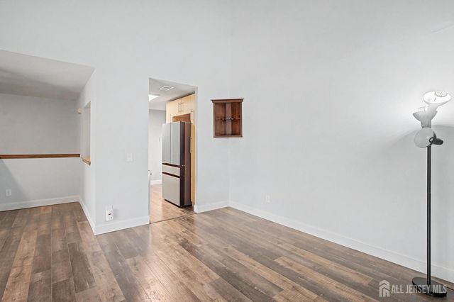 208 Sunshine Court, Parlin, NJ 08859