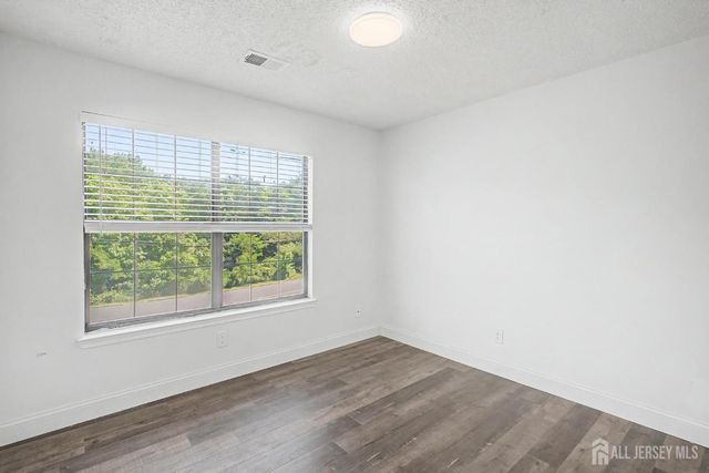 208 Sunshine Court, Parlin, NJ 08859