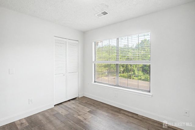 208 Sunshine Court, Parlin, NJ 08859