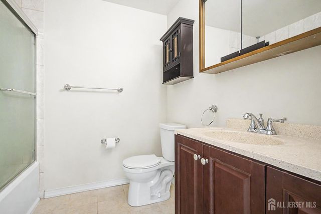 208 Sunshine Court, Parlin, NJ 08859