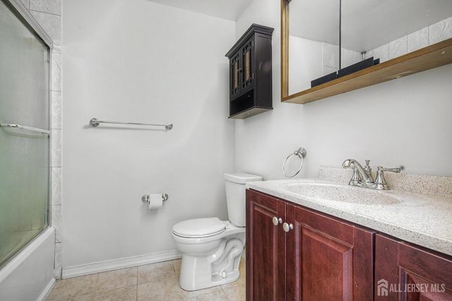 208 Sunshine Court, Parlin, NJ 08859