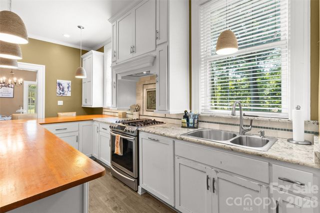 2510 Shelton Avenue, Statesville, NC 28677