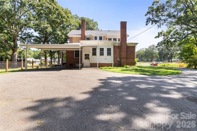 2510 Shelton Avenue, Statesville, NC 28677