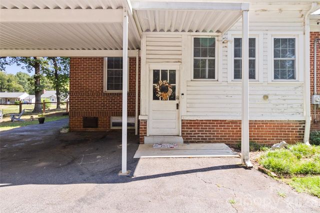 2510 Shelton Avenue, Statesville, NC 28677
