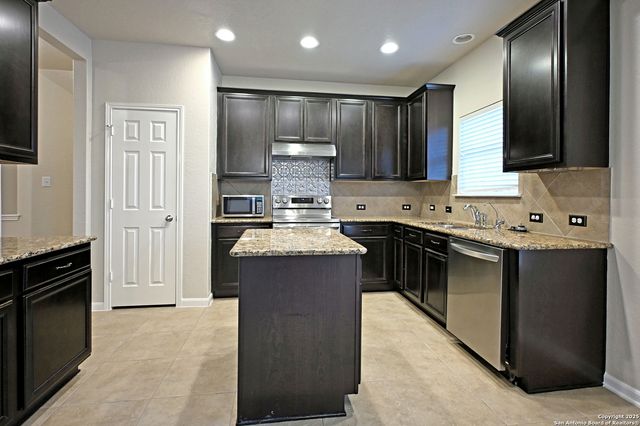 934 Avery, New Braunfels, TX 78130