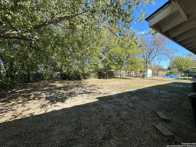 5127 VILLAGE GREEN, San Antonio, TX 78218