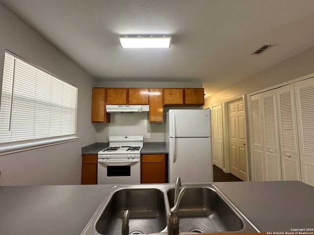 5127 VILLAGE GREEN, San Antonio, TX 78218