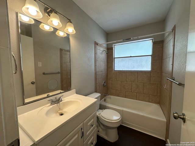 5127 VILLAGE GREEN, San Antonio, TX 78218