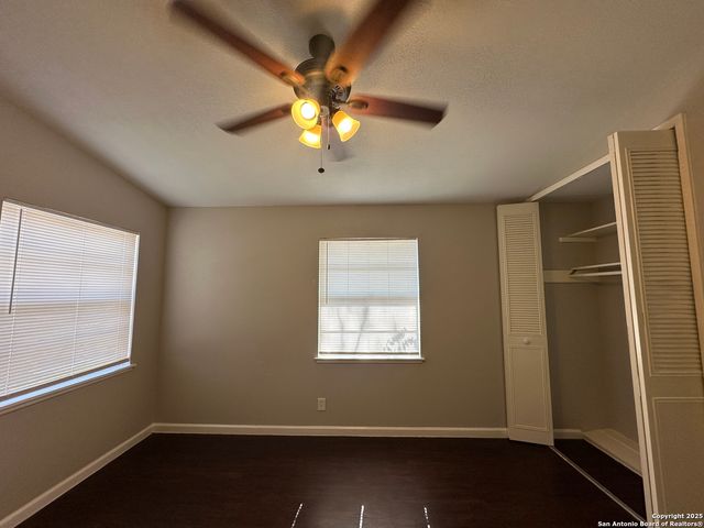 5127 VILLAGE GREEN, San Antonio, TX 78218