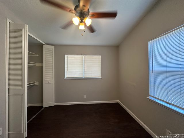 5127 VILLAGE GREEN, San Antonio, TX 78218