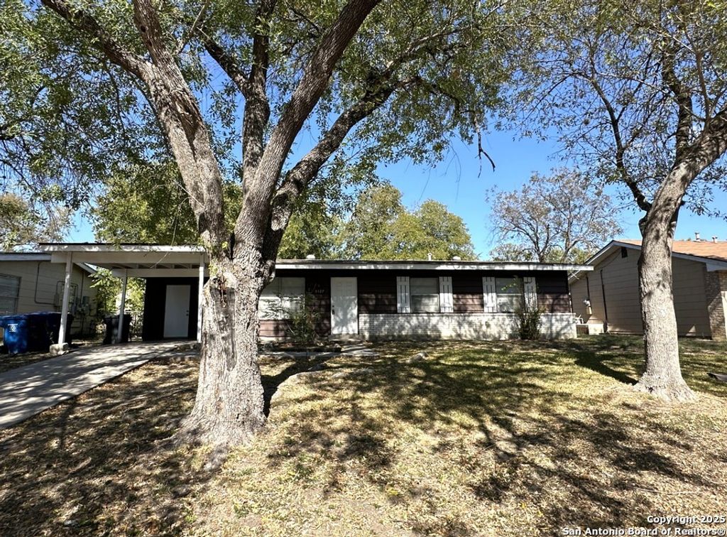 5127 VILLAGE GREEN, San Antonio, TX 78218