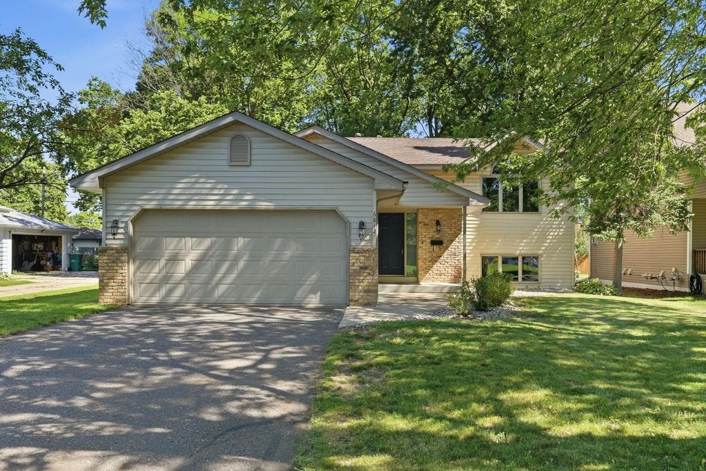 6812 44th Avenue N, Crystal, MN 55428