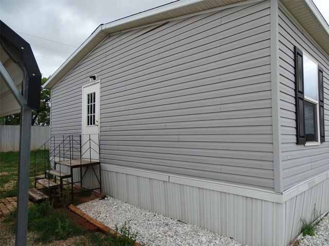 1123 Market Street, Tye, TX 79563