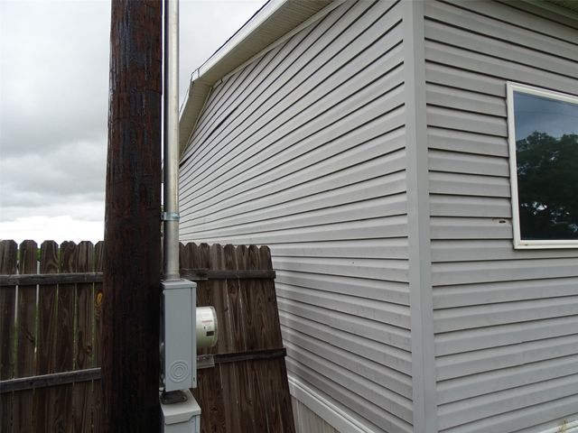 1123 Market Street, Tye, TX 79563