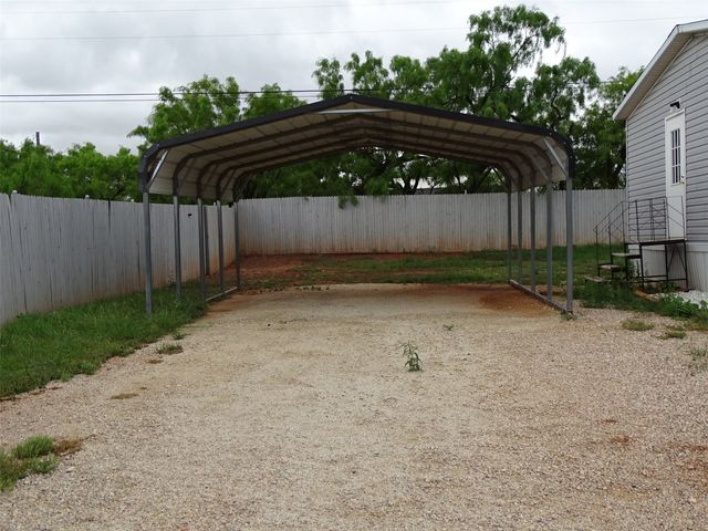 1123 Market Street, Tye, TX 79563