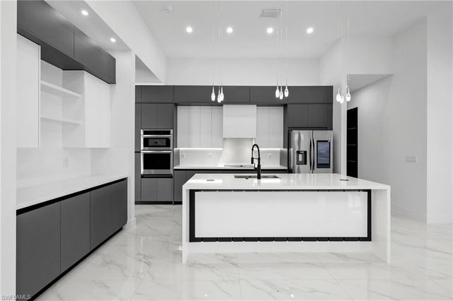 2422 Nelson RD N, Cape Coral, FL 33993