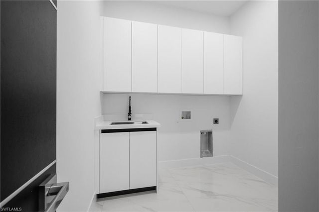 2422 Nelson RD N, Cape Coral, FL 33993