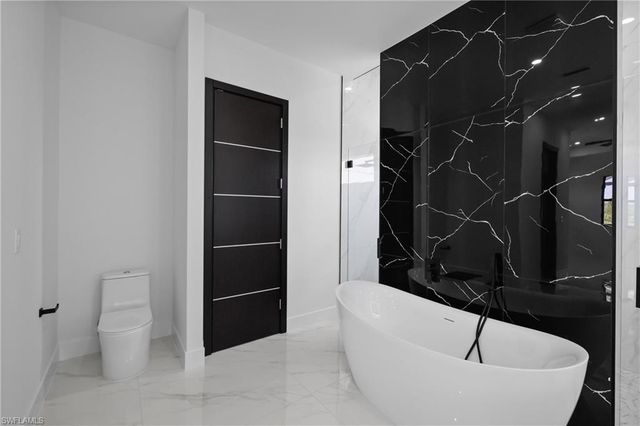 2422 Nelson RD N, Cape Coral, FL 33993