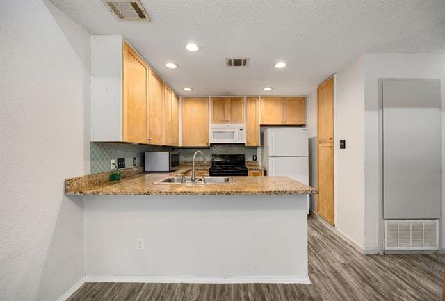 1748 Ohlen RD 42, Austin, TX 78757