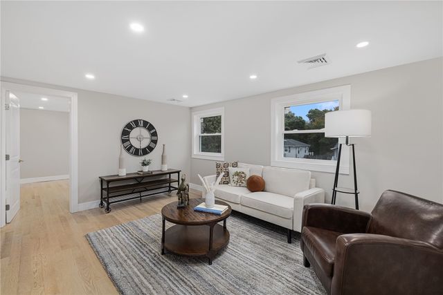 63 Aspen Road, South Kingstown, RI 02879