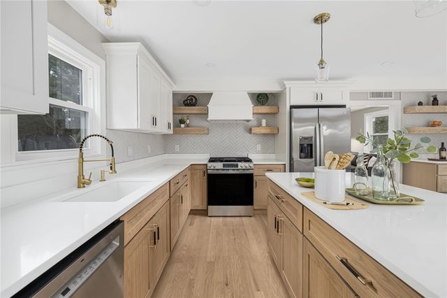 63 Aspen Road, South Kingstown, RI 02879