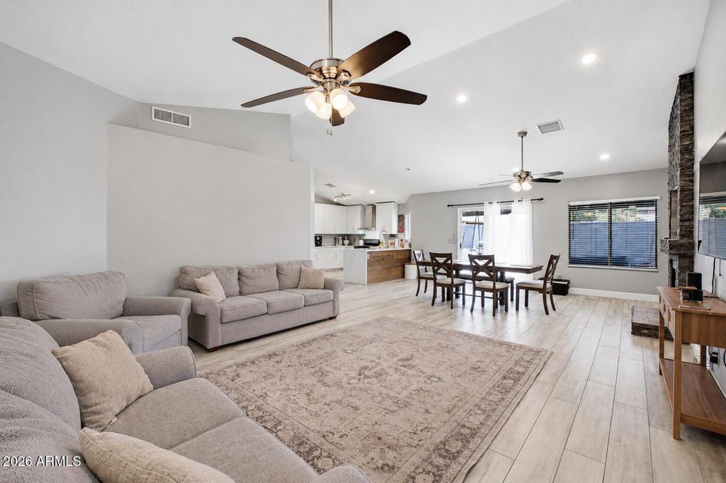 Image 4 of property listing at 663 E JASMINE Circle, Mesa, AZ 85203
