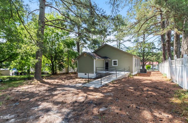 726 W M Street, Erwin, NC 28339