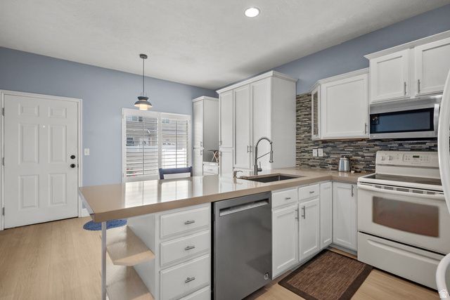 5196 W DOVE CREEK LN, West Jordan, UT 84081