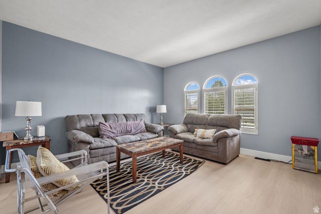 5196 W DOVE CREEK LN, West Jordan, UT 84081